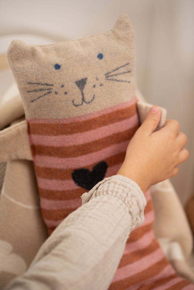 Kinderdeken met knuffel kat Mucki - 70 x 90 cm